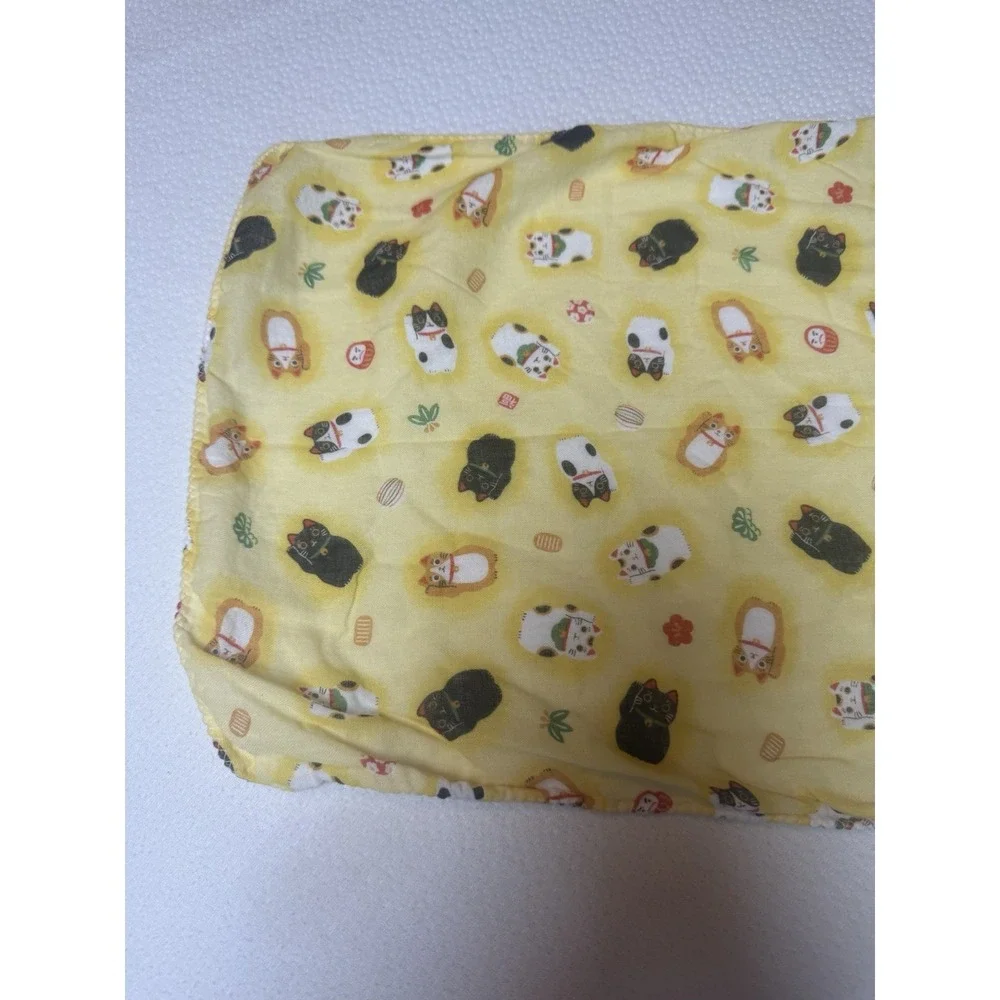 MIKURA Fortune Cat Japanese Towel, Small, Yellow 13L‎ 33W